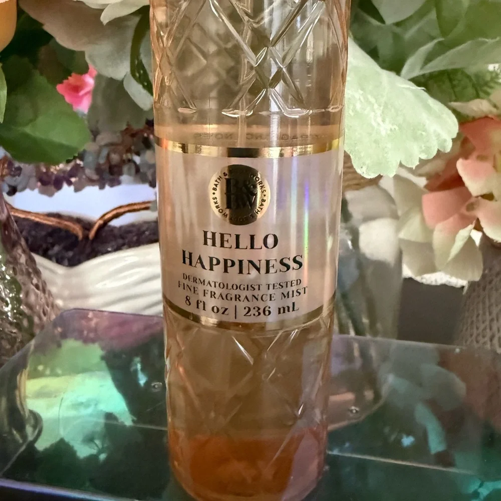 🆕🌾 BATH & BODY WORKS “HELLO HAPPINESS” FINE FRAGRANCE MIST. BRAND NEW FULL-SIZE.